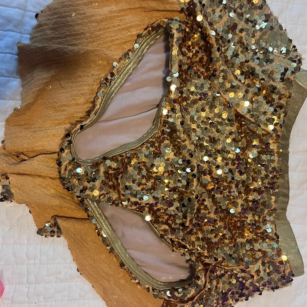 Sparkle set gold sleevels crop top and skort - Picture 3 of 6